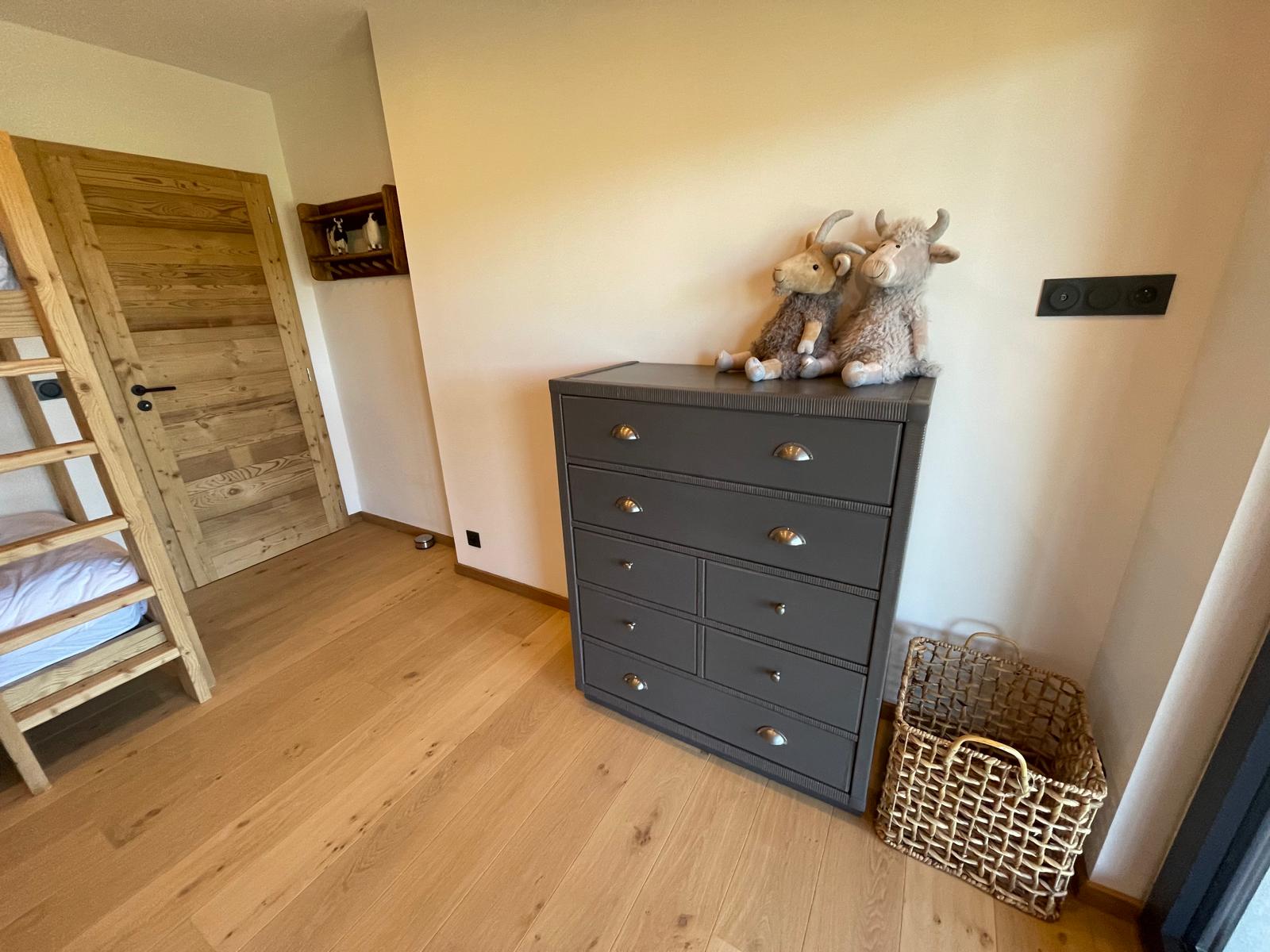 Chambre enfants du chalet avec vue sur la vallée